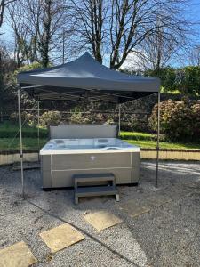 Cowslip Cottage Serenity with Jacuzzi