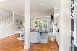 The Coral Door Beach House - 4315 Fourth Street