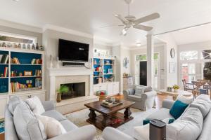 The Coral Door Beach House - 4315 Fourth Street