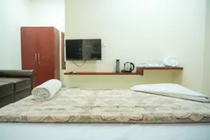 AC Queen Room Near Wipro Circle Gachibowli - Gachibowli