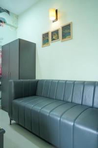 AC Room Near ISBUS Embassy, Gachibowli