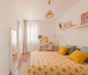 Bright and Cheerful Room with Modern Comforts and Private Bathroom - Valdeconejos