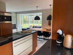 Vrijstaande villa met grote tuin, 4 slaapkamers en sauna