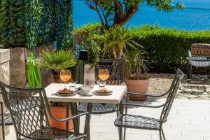 Chill Out - Old Town & Seaview Apartments