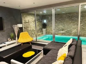 Appartement Standing piscine intérieur privatisée . - 米齐格