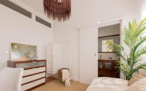 Sunny and Cozy Room with Ensuite Bathroom