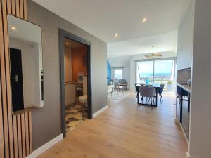 Appartement ERQUY Bretagne vue mer exceptionnelle sur les hauts dErquy au calme ! 900 m du centre ville et au pied du GR34