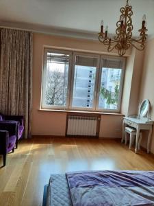 Stylish Apartment with Huge Bathroom on Wspólna Street