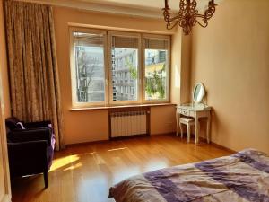 Stylish Apartment with Huge Bathroom on Wspólna Street