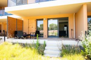 studio avec jardin, piscine et parking
