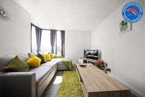 Modern 2BR, Sleeps 6, Business & Family