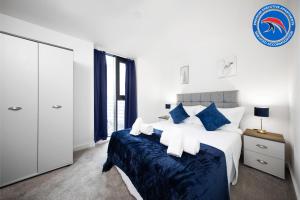 Modern 2BR, Sleeps 6, Business & Family