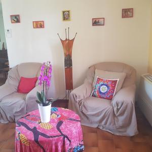 Sejours chez l'habitant Chambre dans Petit havre de paix avec piscine chauffee au coeur du Luberon : photos des chambres