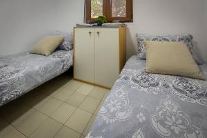 Poolside compact family cottage Lea 