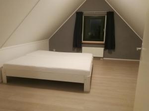 Holiday Home Friesland near the Wadden Sea with Wifi and 3 Bedrooms