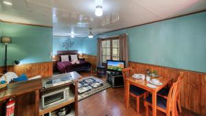 Crayfish Creek Van & Cabin Park