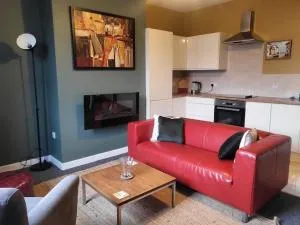 Nice 2 bedroom (3 beds) house in Huddersfield - Golcar