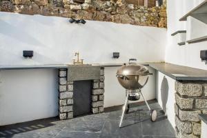 Luxury Cottage close to Cliffs & Surfing Beaches!