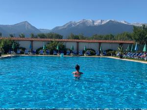 7 apartments in Alexander complex