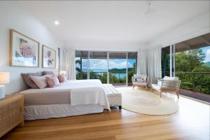 Seascape on Shutehaven - Whitsunday Views Holiday Home