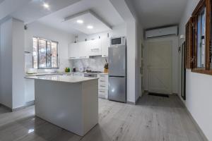 Bahar ic-Caghaq Apartment with private drive-in, equidistant from Sliema and St. Pauls Bay