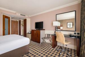 King Guest Room room in DoubleTree by Hilton Hotel Newcastle International Airport