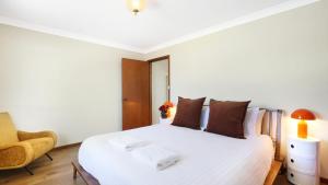 Sylvias at Currarong