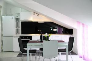 Apartments with parking space Split - 22796