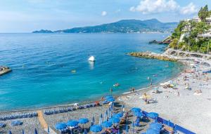 3 Bedroom Gorgeous Apartment In Zoagli