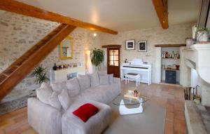 Maisons de vacances 2 Bedroom Nice Home In Saint Restitut : Maison de Vacances 2 Chambres