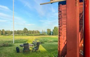 Amazing Home In Vikarbyn With Kitchen