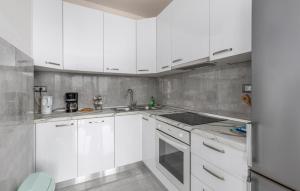 2 Bedroom Lovely Apartment In Rijeka