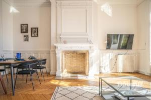 The "Heritage" Heart of Limoges Parking AC and Private Terrace