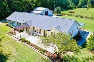 Sovereign Cottage - Farm Land/Hot Tub/Outdoor Area - Benson