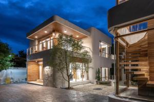 Taryn Tara Cafe and Stay