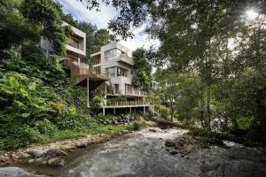 Taryn Tara Cafe and Stay