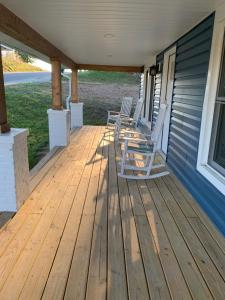 Lincolnton Rail Trail Downtown Family Home - Newly Renovated Walk to Main St and Splash Park
