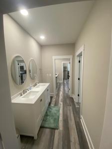 Lincolnton Rail Trail Downtown Family Home - Newly Renovated Walk to Main St and Splash Park