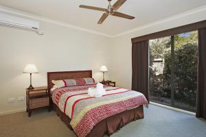 Mill House in central Bright