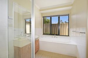 Mill House in central Bright