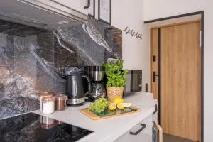 Green Garden & Private Parking Apartments with Playground - Mārupe