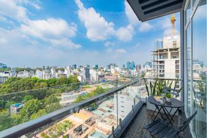 Căn Hộ 3 Phòng Ngủ (Three-Bedroom Apartment)