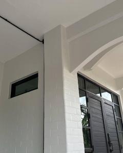บ้านสมดุลมิตร Hidden Private White Brick House Rayong