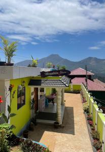 Mountain cheers munnar