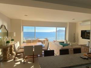 Bonito departamento pie de playa en el mejor condominio de manzanillo, Ponto Horizonte. Hermosa vista, hasta para 8 personas. Ambiente familiar.