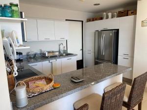 Bonito departamento pie de playa en el mejor condominio de manzanillo, Ponto Horizonte. Hermosa vista, hasta para 8 personas. Ambiente familiar.