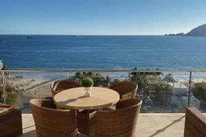 Bonito departamento pie de playa en el mejor condominio de manzanillo, Ponto Horizonte. Hermosa vista, hasta para 8 personas. Ambiente familiar.