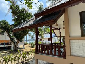 Cozy house in Chaloklum