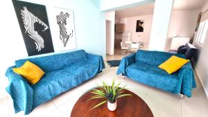 City Center: Your Urban Retreat- 100m to the beach