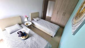 City Center: Your Urban Retreat- 100m to the beach